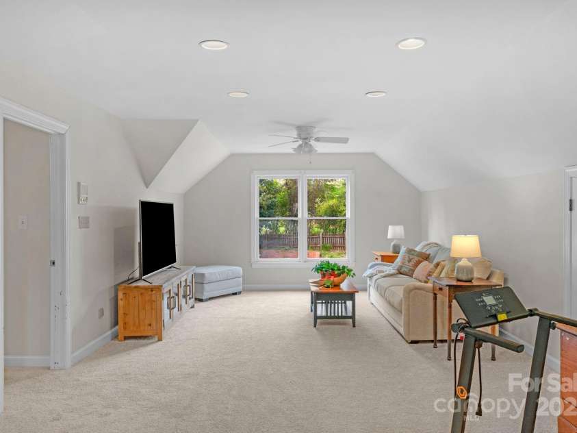 5750 Hemby Road, Matthews, NC 28104.  MLS# CAR4243817, YatesRealty ID 10461. Large Media/Bonus