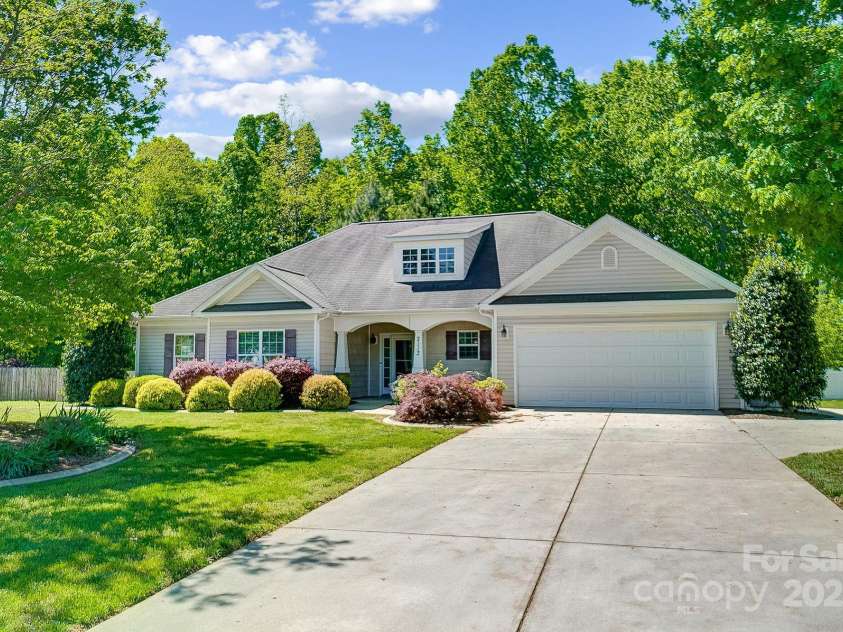 2113 London Lane, Belmont, NC 28012.  MLS# CAR4248376, YatesRealty ID 10464. 