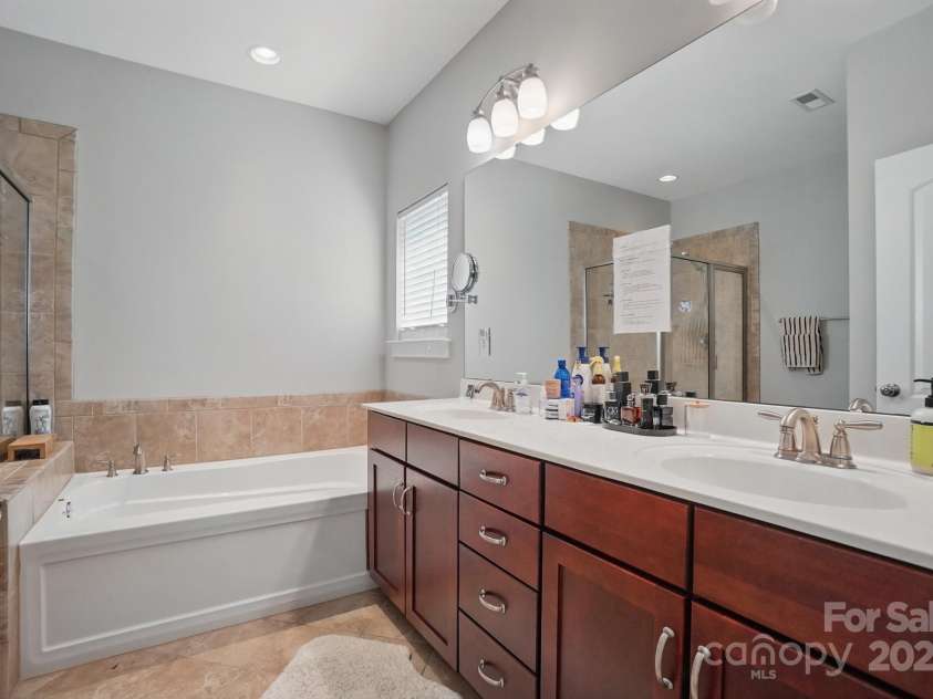 2113 London Lane, Belmont, NC 28012.  MLS# CAR4248376, YatesRealty ID 10464. 