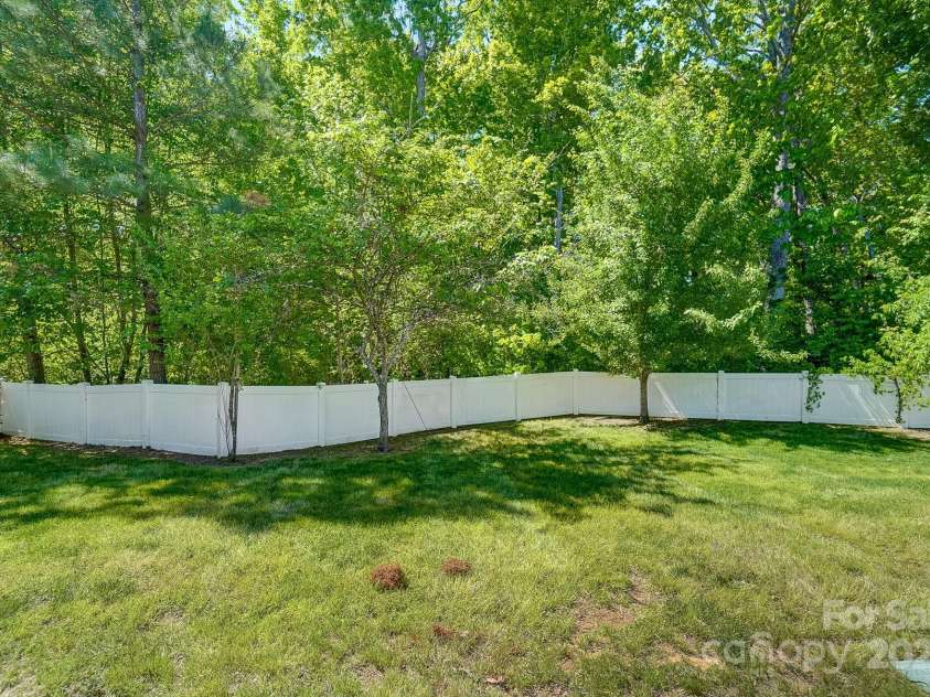 2113 London Lane, Belmont, NC 28012.  MLS# CAR4248376, YatesRealty ID 10464. 