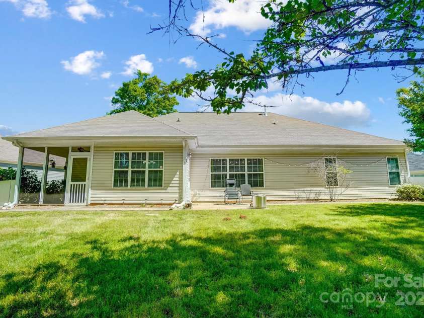 2113 London Lane, Belmont, NC 28012.  MLS# CAR4248376, YatesRealty ID 10464. 