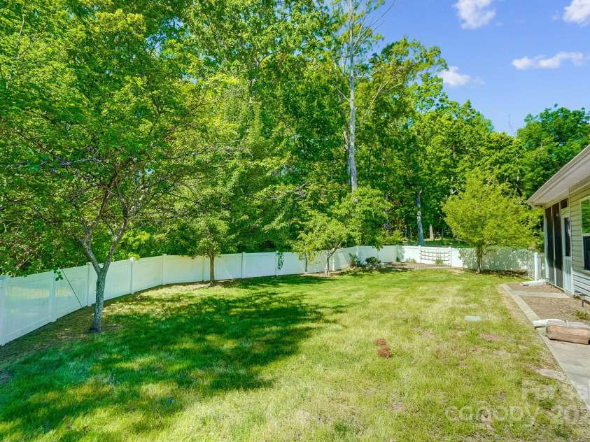 2113 London Lane, Belmont, NC 28012.  MLS# CAR4248376, YatesRealty ID 10464. 