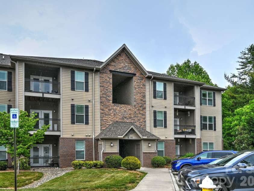 142 Brickton Village Circle, Fletcher, NC 28732.  MLS# CAR4388308, YatesRealty ID 10465. 