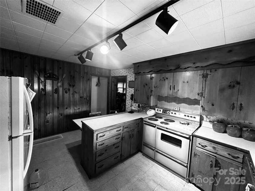 223 Shope Creek Road, Asheville, NC 28805.  MLS# CAR4252383, YatesRealty ID 10465. 