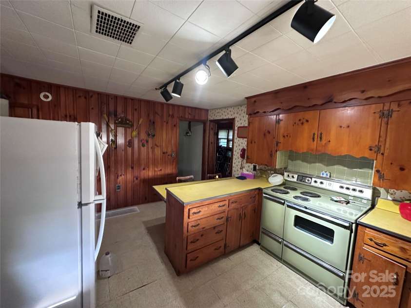 223 Shope Creek Road, Asheville, NC 28805.  MLS# CAR4252383, YatesRealty ID 10465. 