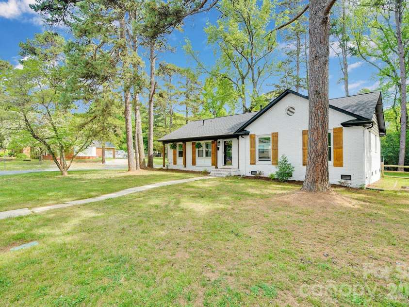 5201 Amity Place, Charlotte, NC 28212.  MLS# CAR4367578, YatesRealty ID 10466. 