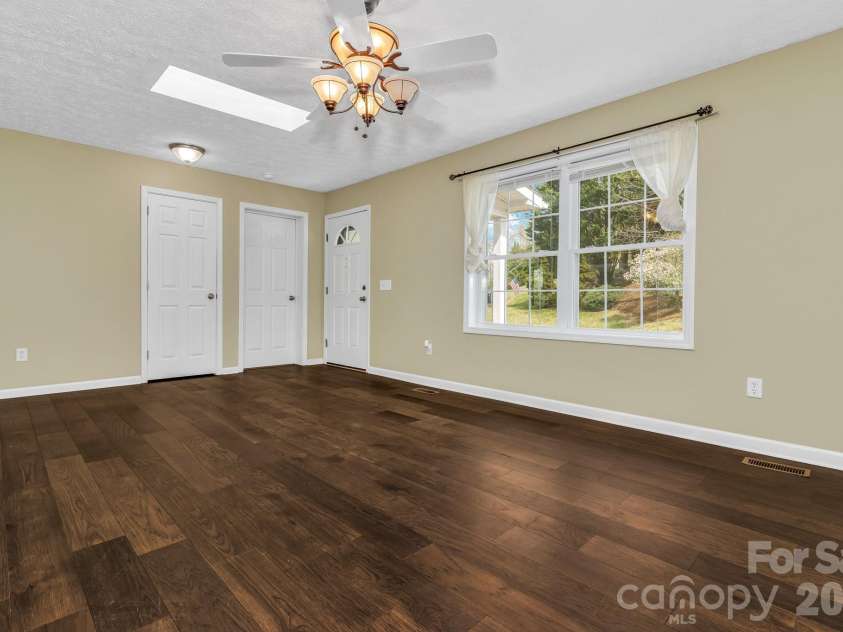 214 Lone Laurel Trail, Hendersonville, NC 28792.  MLS# CAR4367136, YatesRealty ID 10468. 