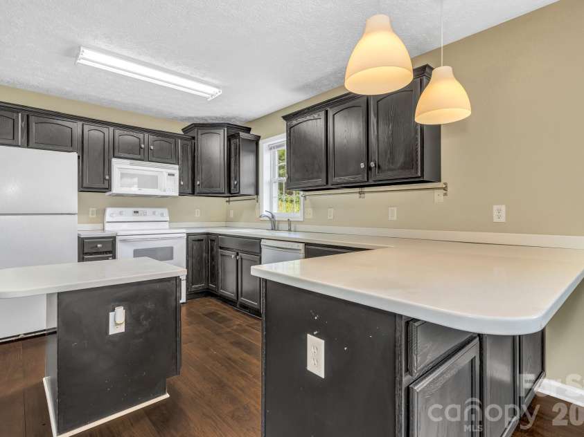 214 Lone Laurel Trail, Hendersonville, NC 28792.  MLS# CAR4367136, YatesRealty ID 10468. 