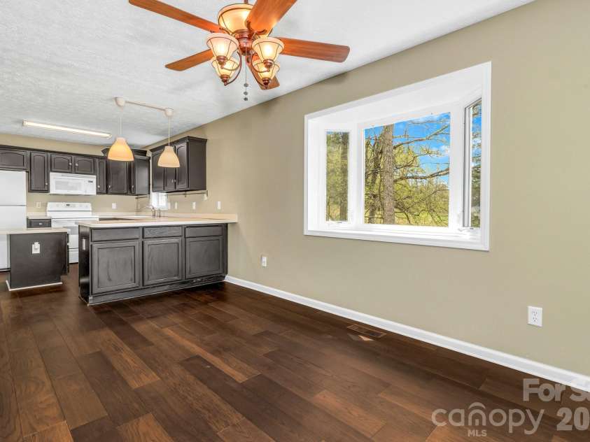 214 Lone Laurel Trail, Hendersonville, NC 28792.  MLS# CAR4367136, YatesRealty ID 10468. 