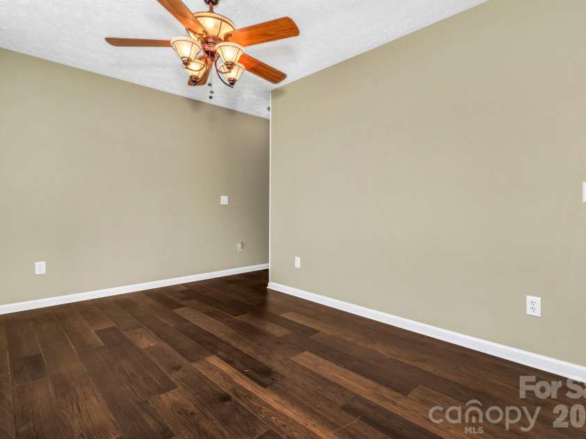 214 Lone Laurel Trail, Hendersonville, NC 28792.  MLS# CAR4367136, YatesRealty ID 10468. 