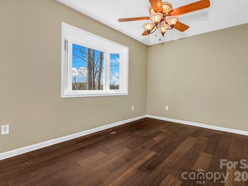 214 Lone Laurel Trail, Hendersonville, NC 28792.  MLS# CAR4367136, YatesRealty ID 10468. 