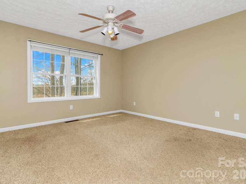 214 Lone Laurel Trail, Hendersonville, NC 28792.  MLS# CAR4367136, YatesRealty ID 10468. 