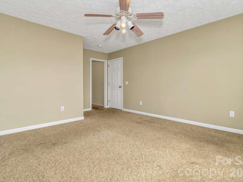 214 Lone Laurel Trail, Hendersonville, NC 28792.  MLS# CAR4367136, YatesRealty ID 10468. 
