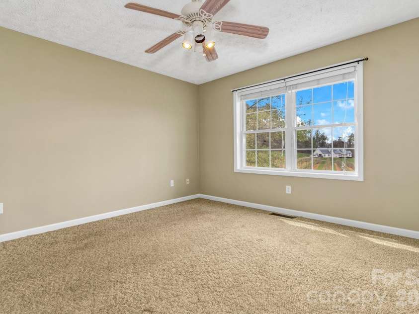 214 Lone Laurel Trail, Hendersonville, NC 28792.  MLS# CAR4367136, YatesRealty ID 10468. 