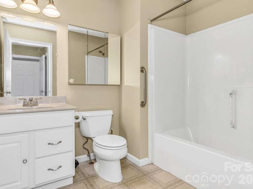 214 Lone Laurel Trail, Hendersonville, NC 28792.  MLS# CAR4367136, YatesRealty ID 10468. 