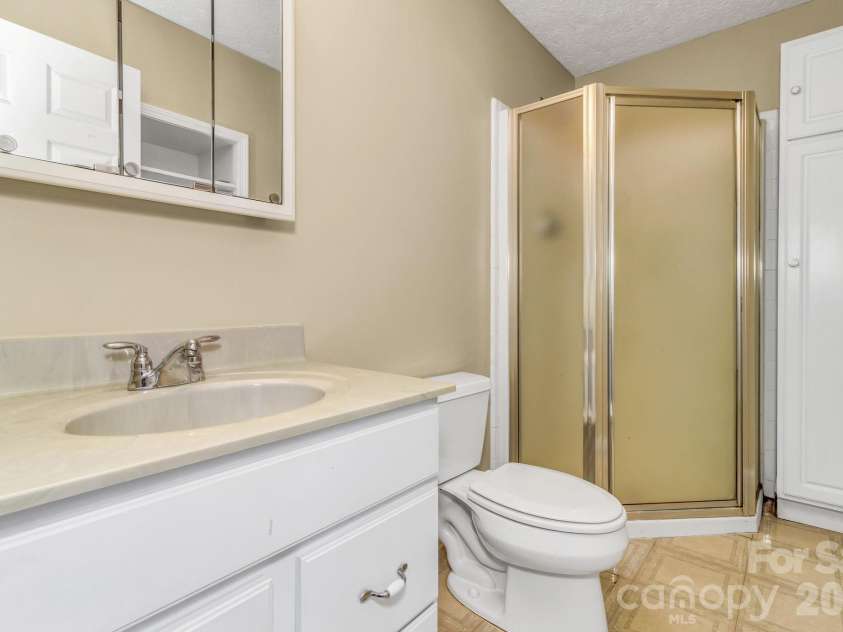 214 Lone Laurel Trail, Hendersonville, NC 28792.  MLS# CAR4367136, YatesRealty ID 10468. 