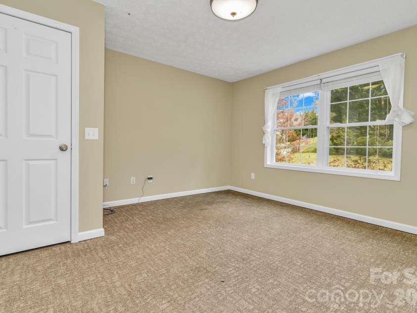 214 Lone Laurel Trail, Hendersonville, NC 28792.  MLS# CAR4367136, YatesRealty ID 10468. 