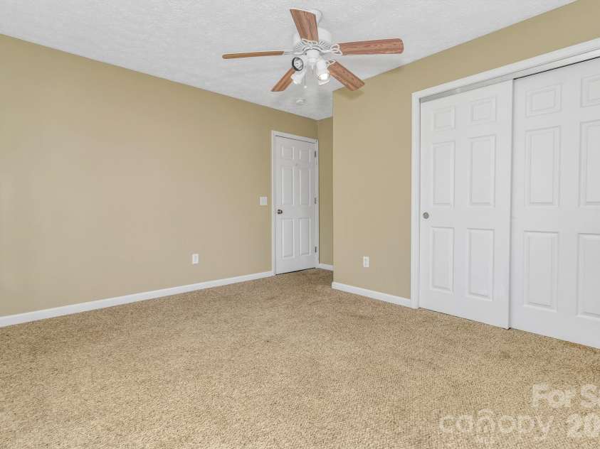 214 Lone Laurel Trail, Hendersonville, NC 28792.  MLS# CAR4367136, YatesRealty ID 10468. 