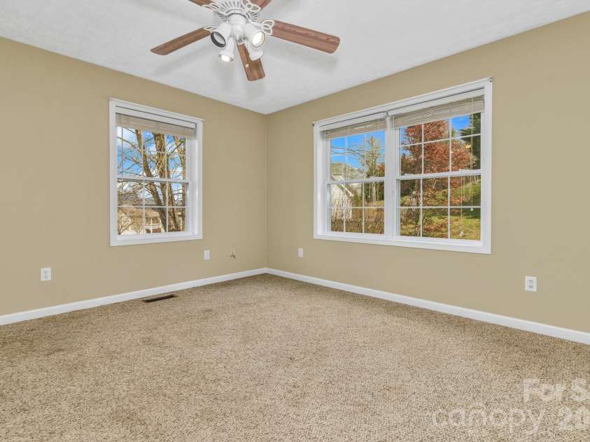 214 Lone Laurel Trail, Hendersonville, NC 28792.  MLS# CAR4367136, YatesRealty ID 10468. 