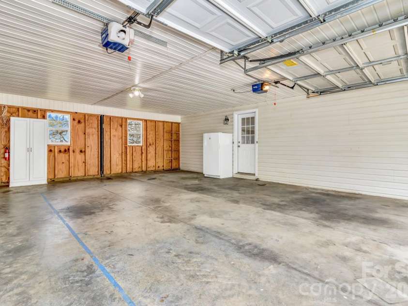 214 Lone Laurel Trail, Hendersonville, NC 28792.  MLS# CAR4367136, YatesRealty ID 10468. 