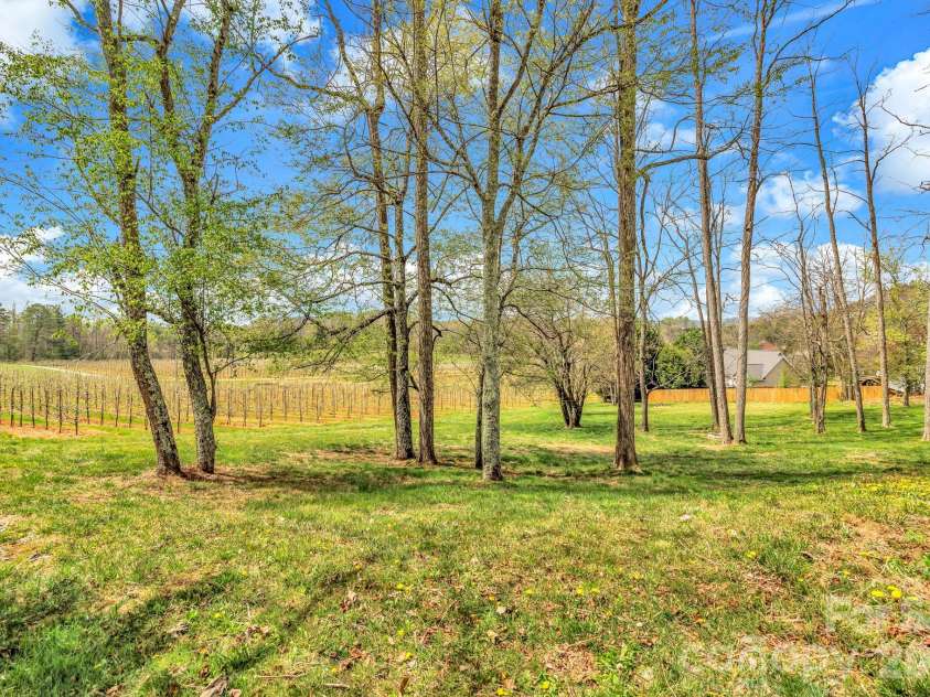 214 Lone Laurel Trail, Hendersonville, NC 28792.  MLS# CAR4367136, YatesRealty ID 10468. 