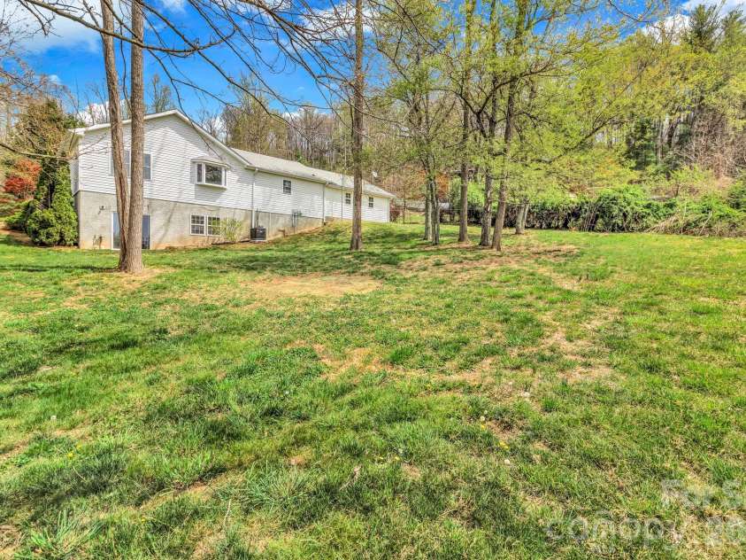 214 Lone Laurel Trail, Hendersonville, NC 28792.  MLS# CAR4367136, YatesRealty ID 10468. 