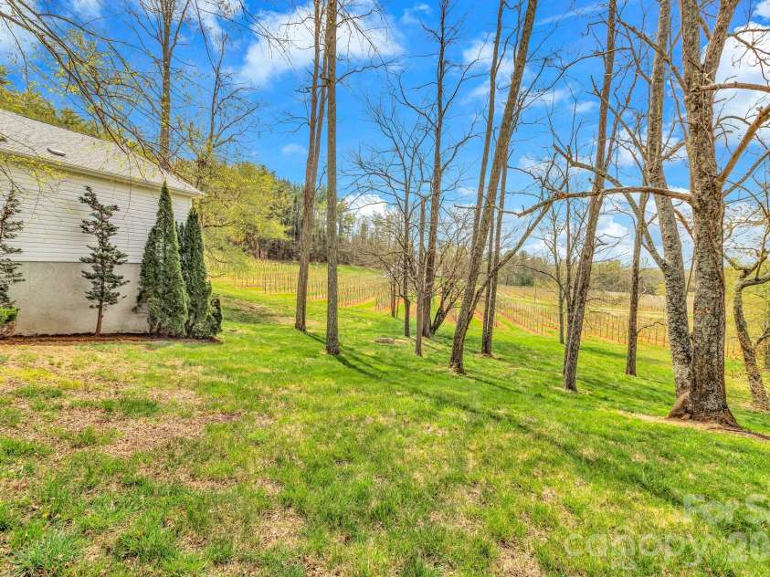 214 Lone Laurel Trail, Hendersonville, NC 28792.  MLS# CAR4367136, YatesRealty ID 10468. 