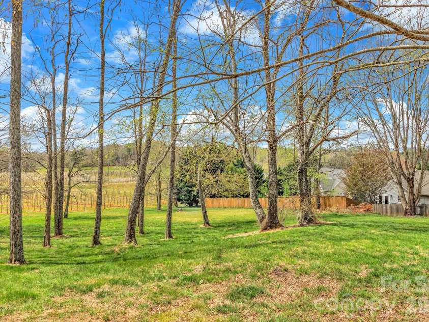 214 Lone Laurel Trail, Hendersonville, NC 28792.  MLS# CAR4367136, YatesRealty ID 10468. 
