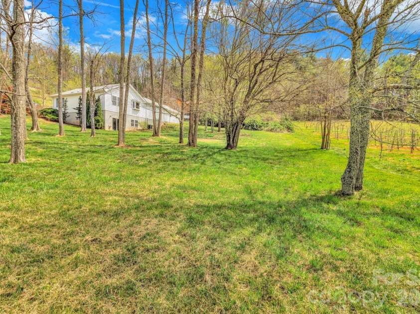 214 Lone Laurel Trail, Hendersonville, NC 28792.  MLS# CAR4367136, YatesRealty ID 10468. 