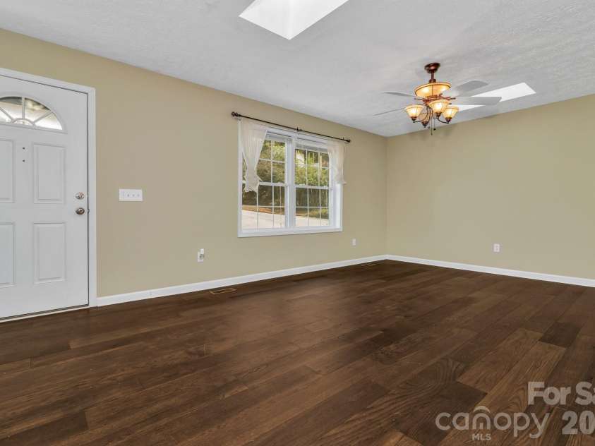 214 Lone Laurel Trail, Hendersonville, NC 28792.  MLS# CAR4367136, YatesRealty ID 10468. 