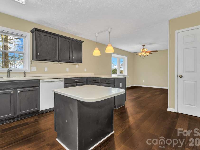 214 Lone Laurel Trail, Hendersonville, NC 28792.  MLS# CAR4367136, YatesRealty ID 10468. 