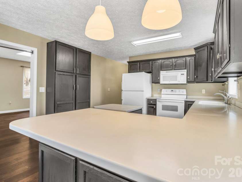 214 Lone Laurel Trail, Hendersonville, NC 28792.  MLS# CAR4367136, YatesRealty ID 10468. 