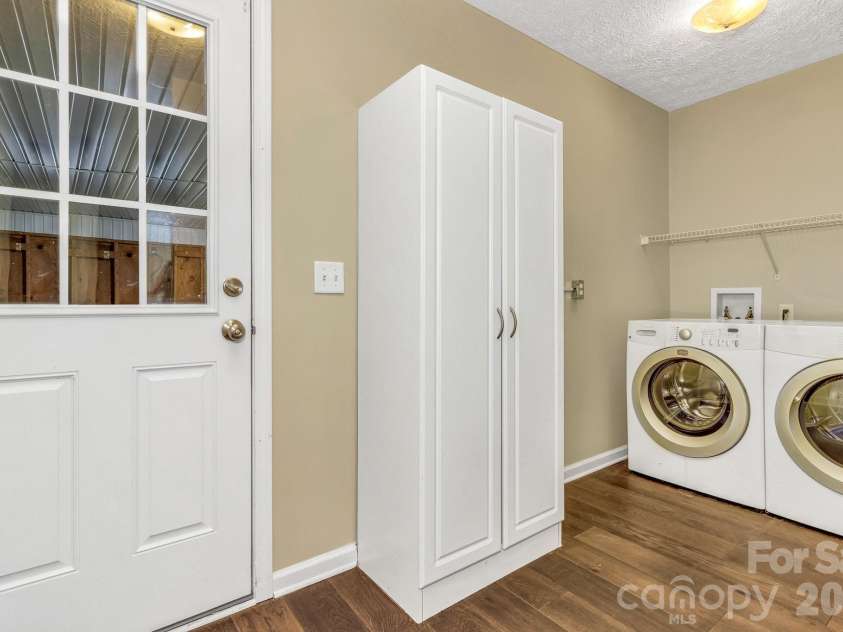 214 Lone Laurel Trail, Hendersonville, NC 28792.  MLS# CAR4367136, YatesRealty ID 10468. 