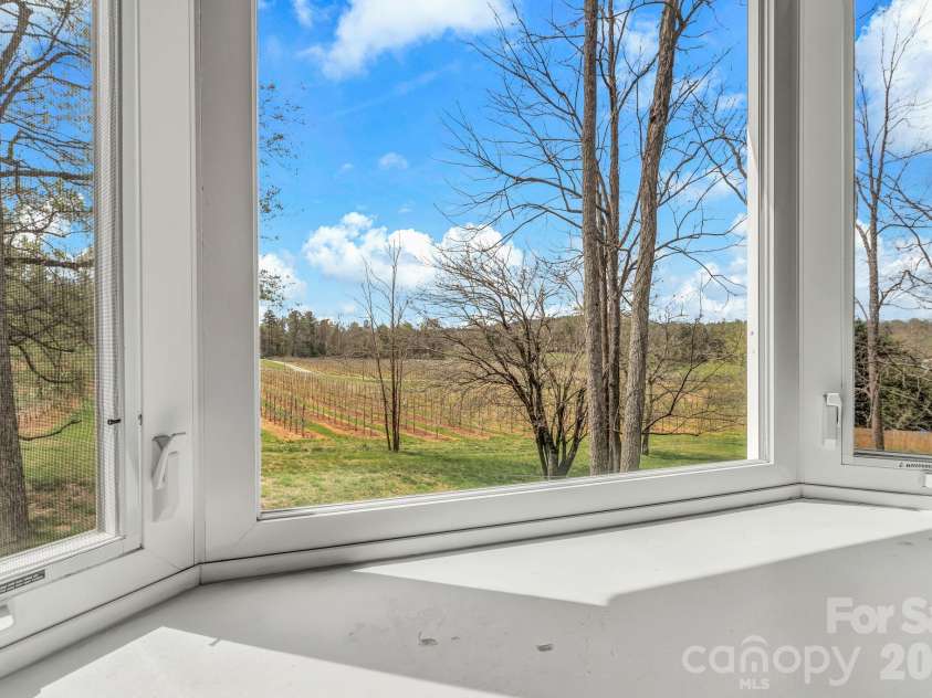 214 Lone Laurel Trail, Hendersonville, NC 28792.  MLS# CAR4367136, YatesRealty ID 10468. 