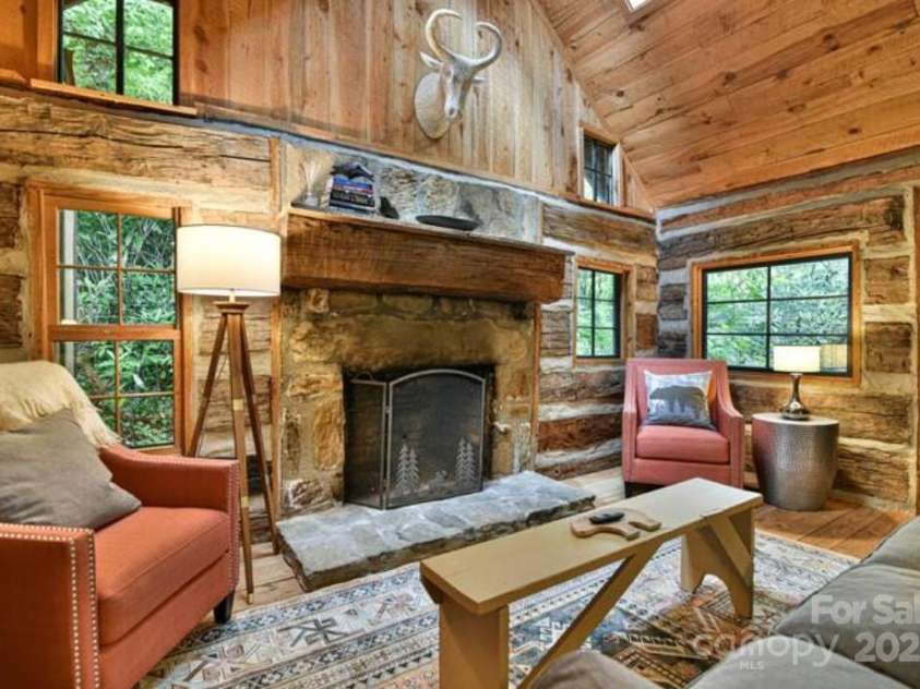 716 9th Street, Black Mountain, NC 28711.  MLS# CAR4251947, YatesRealty ID 10468. 