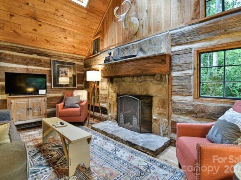 716 9th Street, Black Mountain, NC 28711.  MLS# CAR4251947, YatesRealty ID 10468. 