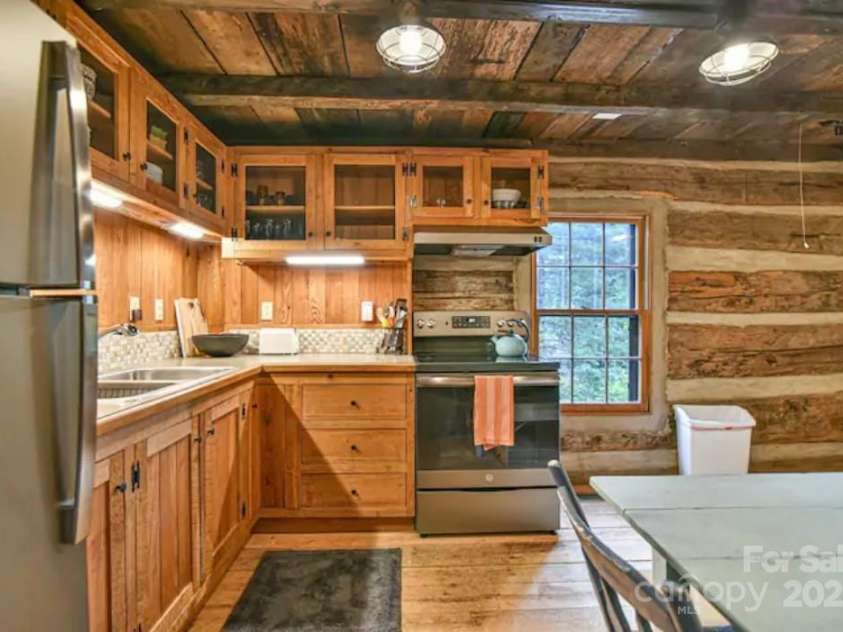 716 9th Street, Black Mountain, NC 28711.  MLS# CAR4251947, YatesRealty ID 10468. 