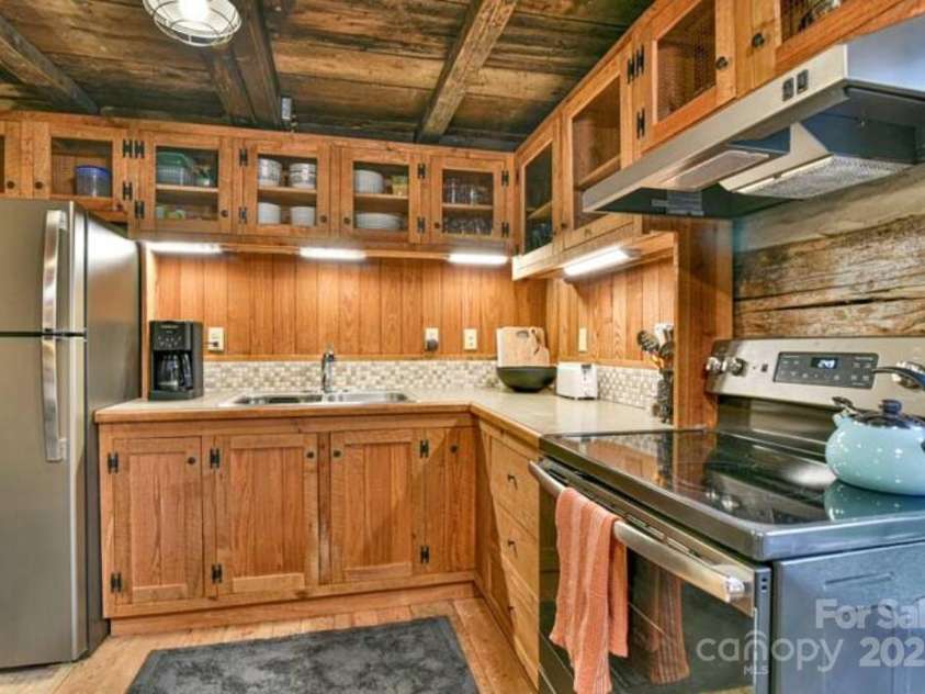 716 9th Street, Black Mountain, NC 28711.  MLS# CAR4251947, YatesRealty ID 10468. 