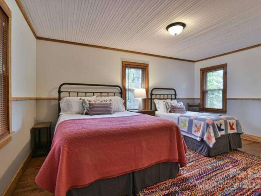 716 9th Street, Black Mountain, NC 28711.  MLS# CAR4251947, YatesRealty ID 10468. 