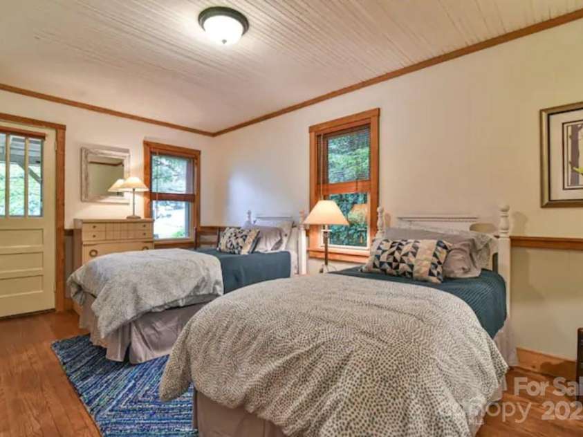 716 9th Street, Black Mountain, NC 28711.  MLS# CAR4251947, YatesRealty ID 10468. 