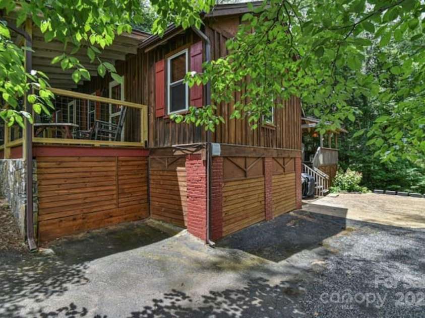 716 9th Street, Black Mountain, NC 28711.  MLS# CAR4251947, YatesRealty ID 10468. 