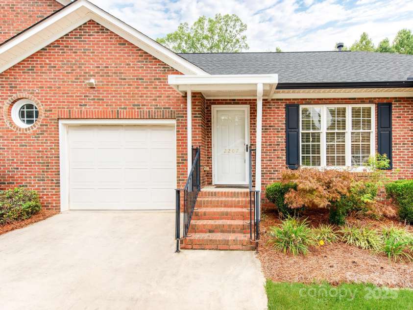 2207 Windsor Woods Drive, Gastonia, NC 28054.  MLS# CAR4305159, YatesRealty ID 10469. 