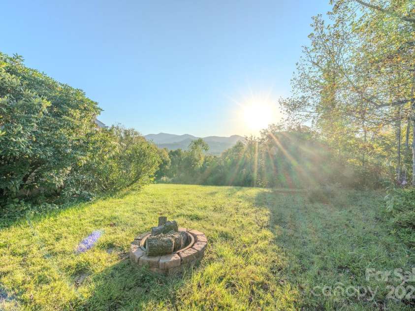 565 Overlook Drive, Spruce Pine, NC 28777.  MLS# CAR4308745, YatesRealty ID 1047. 