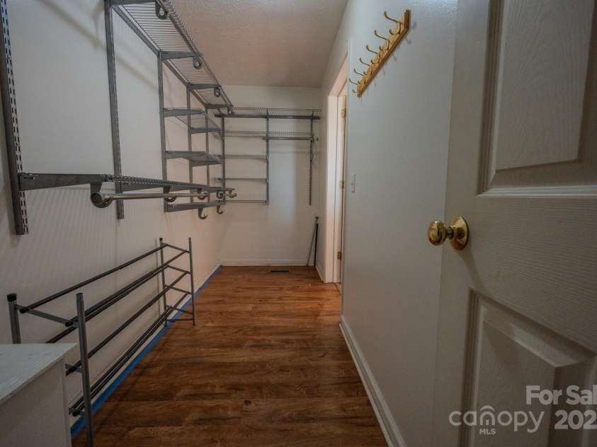 565 Overlook Drive, Spruce Pine, NC 28777.  MLS# CAR4308745, YatesRealty ID 1047. 