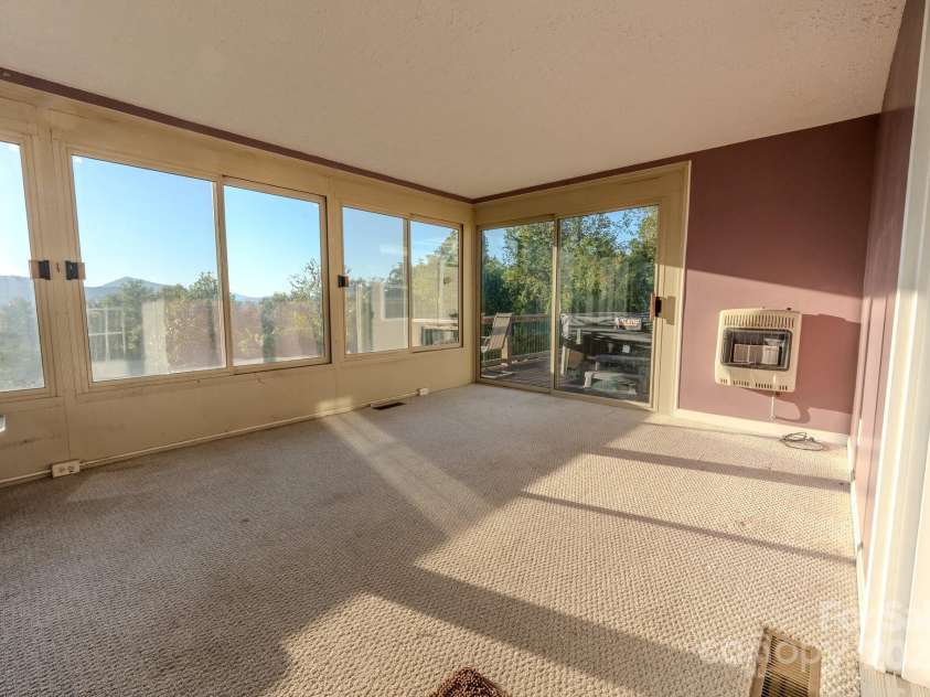 565 Overlook Drive, Spruce Pine, NC 28777.  MLS# CAR4308745, YatesRealty ID 1047. 