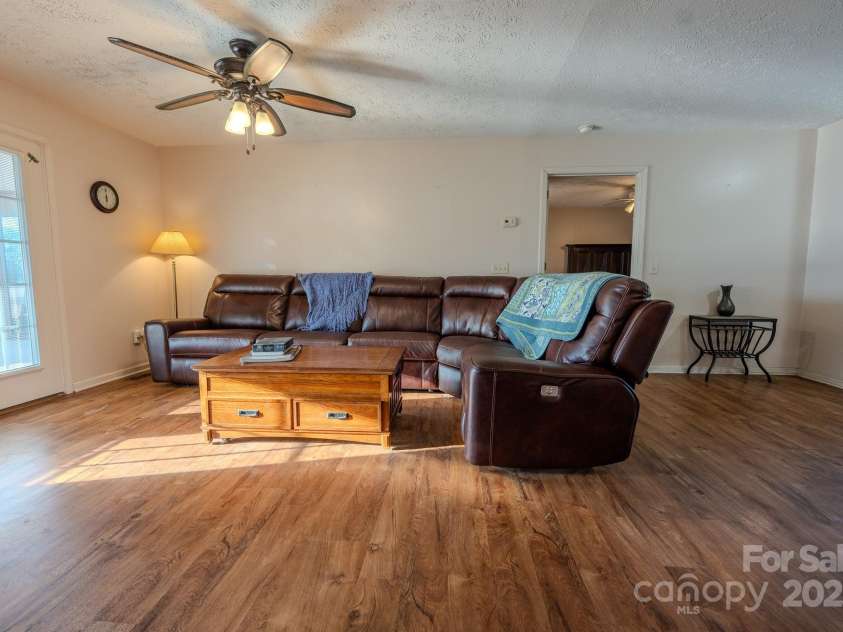 565 Overlook Drive, Spruce Pine, NC 28777.  MLS# CAR4308745, YatesRealty ID 1047. 