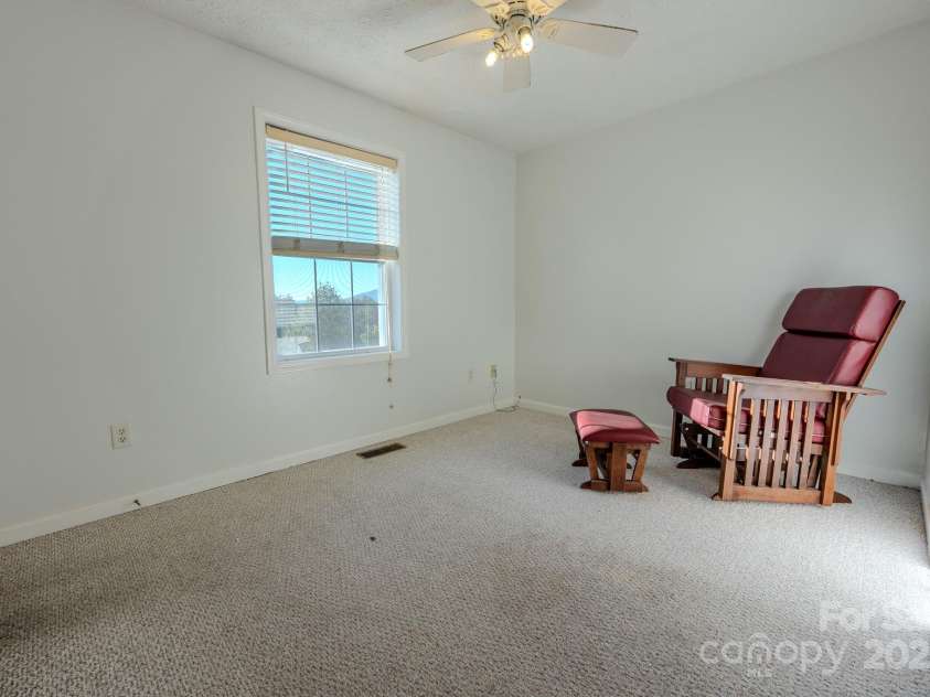 565 Overlook Drive, Spruce Pine, NC 28777.  MLS# CAR4308745, YatesRealty ID 1047. 