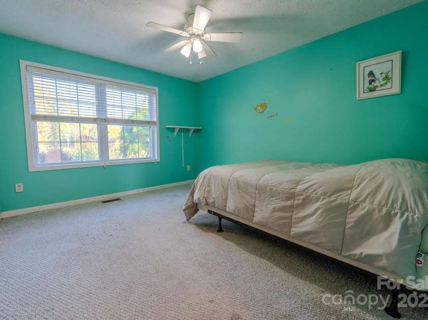 565 Overlook Drive, Spruce Pine, NC 28777.  MLS# CAR4308745, YatesRealty ID 1047. 