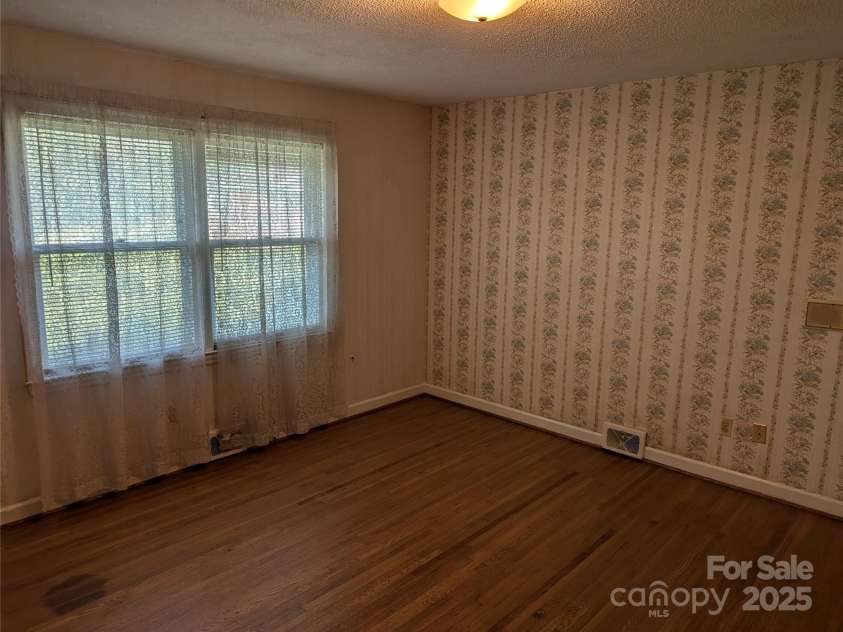 1807 Brantley Road, Kannapolis, NC 28083.  MLS# CAR4221445, YatesRealty ID 10470. Primary Bedroom