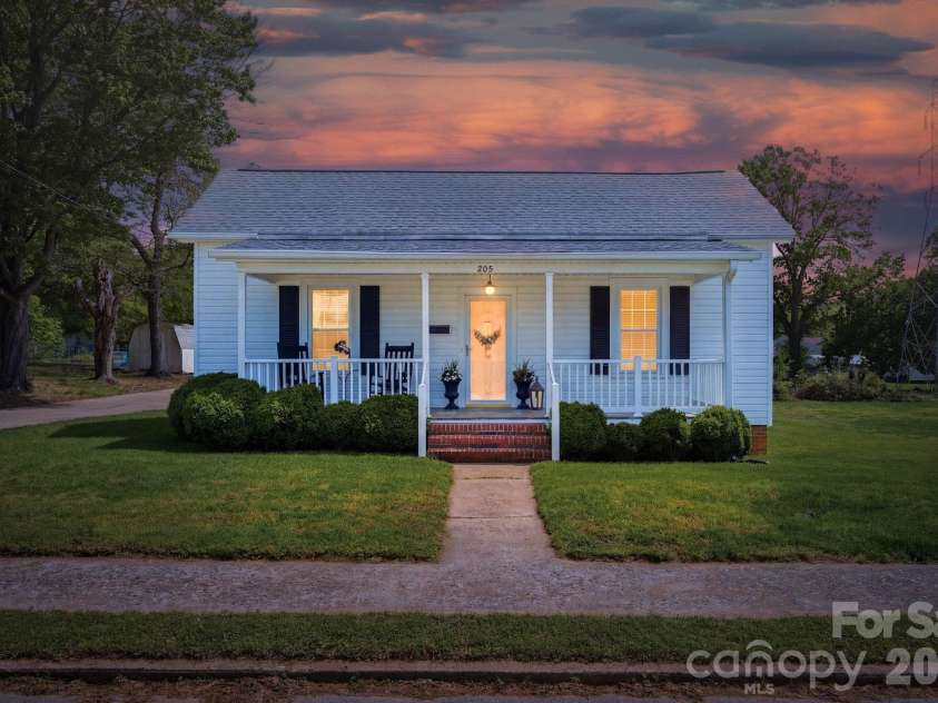 205 S Rose Avenue, Kannapolis, NC 28083.  MLS# CAR4367573, YatesRealty ID 10471. 